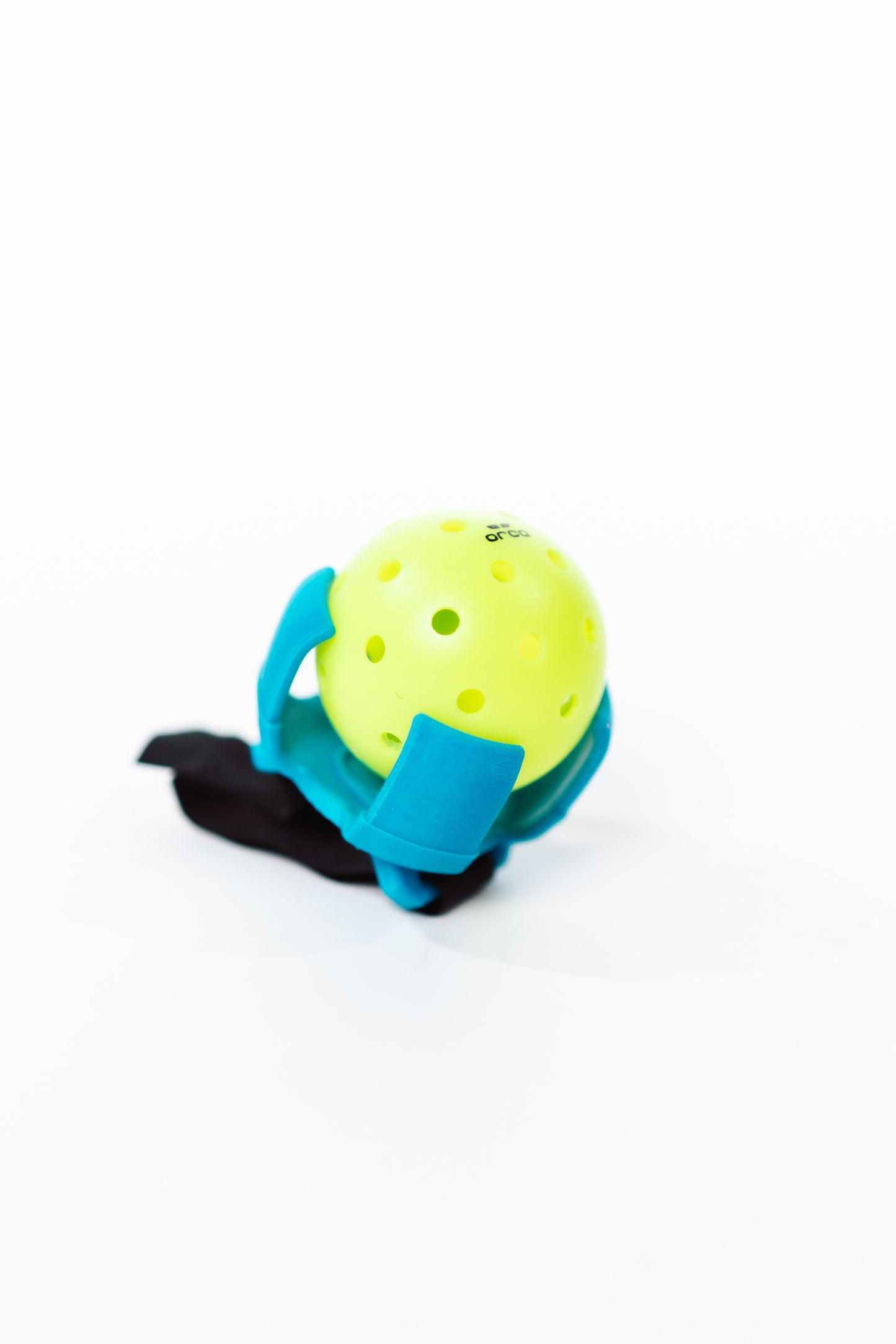 pb logo Ball holder for the court